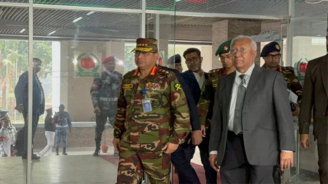 ত্রয়োদশ সংসদ নির্বাচন ও গণভোটে নিরাপত্তা নিশ্চিত করতে ইসির সঙ্গে সেনা–নৌ–বিমান বাহিনীর শীর্ষ বৈঠক